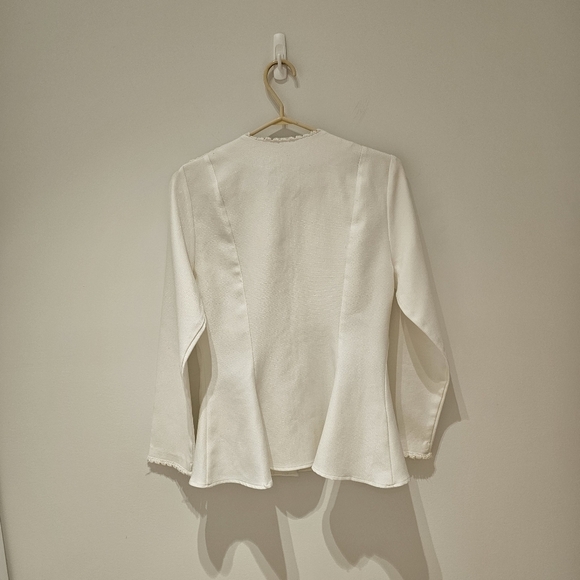 Vintage Victorian style top embroidered lace and small pull, fits size small. - Picture 2 of 5